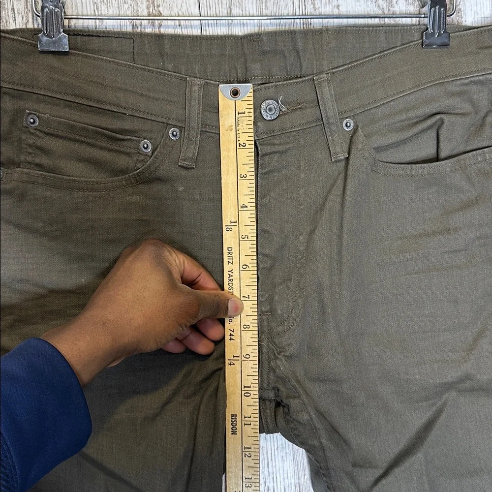 Levis preowned good